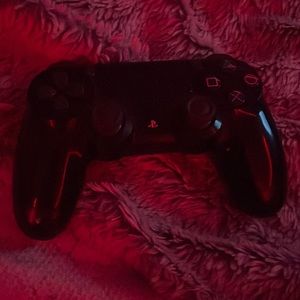 black ps4 controller